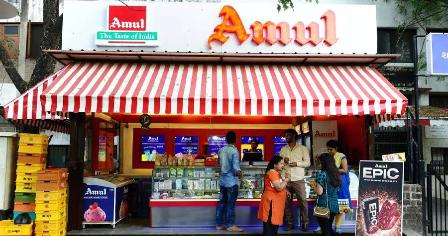 Most Profitable Franchise Businesses in India - amul parlour